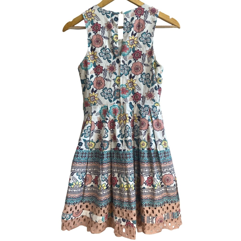 Teezeme Ivory Floral Pleated Mini Dress Size 3/4 Sleeveless Eyelet Pockets Cute‎ - Picture 2 of 13